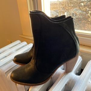 J Shoes Suede Ankle Boot Sz 9 (broken zippers)